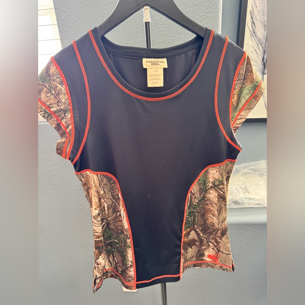 Realtree Women's Camouflage Tee - Black and Brown with Red Accents